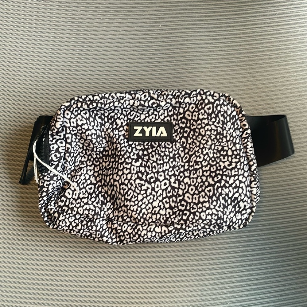 EC ZYIA Active Black and White Belt Bag
